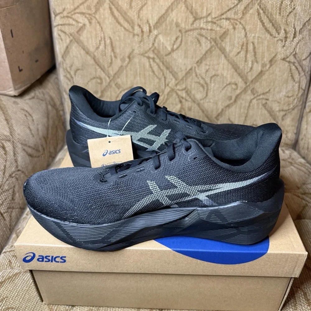 ASICS Novablast 6 Mens Size 10 Black Running Shoes Gym Training Sneakers NWB!